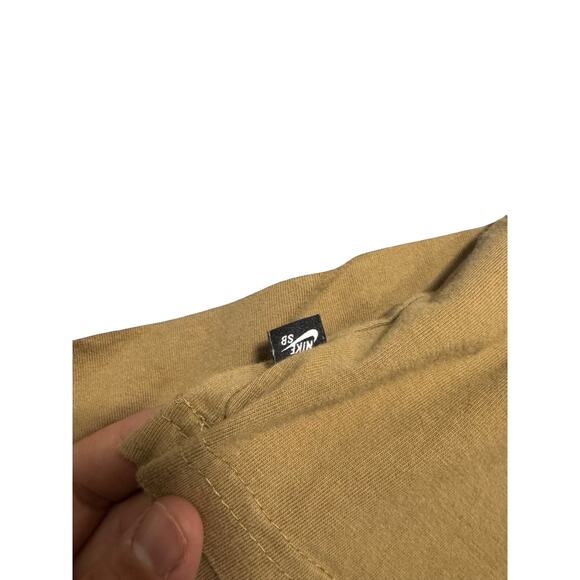 Nike SB Laundry T-Shirt Brown Men’s Medium Loose Fit Skate Graphic Tee - Picture 5 of 6